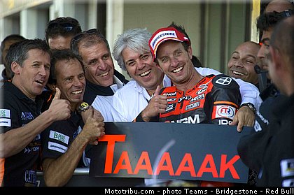 motogp_edwards_004_angleterre_silverstone_2013.jpeg