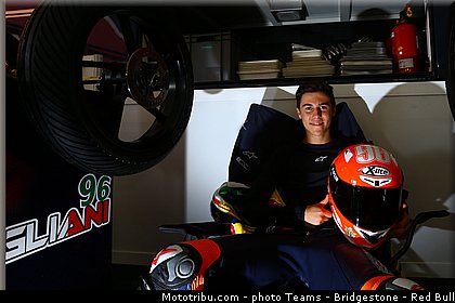red_bull_motogp_rookies_cup_pagliani_002_angleterre_silverstone_2013.jpg