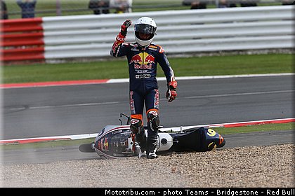 red_bull_motogp_rookies_cup_perolari_001_angleterre_silverstone_2013.jpg
