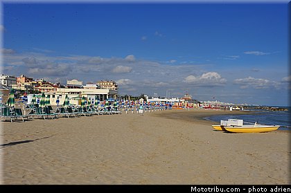 pit_lane_et_paddock_motogp_2013_san_marino_misano_adriatico_0002.jpg
