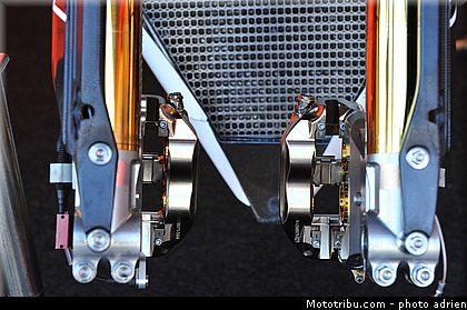 pit_lane_et_paddock_motogp_2013_san_marino_misano_adriatico_0047.jpg