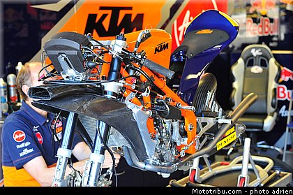 pit_lane_et_paddock_motogp_2013_san_marino_misano_adriatico_0064.jpg