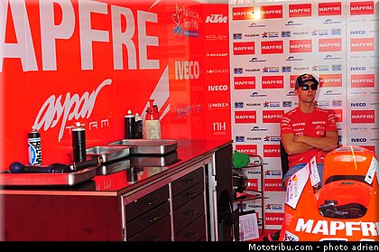 pit_lane_et_paddock_motogp_2013_san_marino_misano_adriatico_0102.jpg