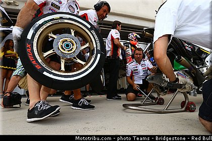 motogp_bridgestone_0001_espagne_aragon_motorland_2013.jpg