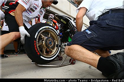motogp_bridgestone_0002_espagne_aragon_motorland_2013.jpg