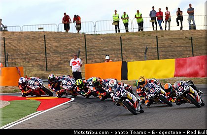 red_bull_motogp_rookies_cup_0010_espagne_aragon_motorland_2013.jpg