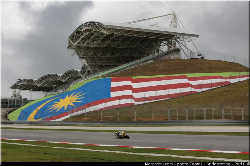 moto2_luthi_014_malaisie_sepang_2013