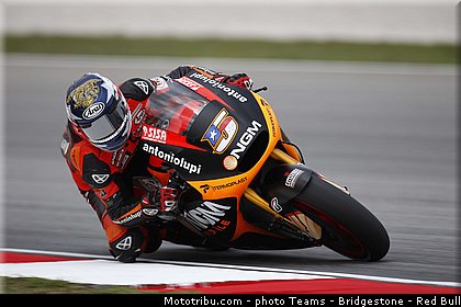 motogp_edwards_002_malaisie_sepang_2013.jpg