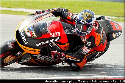 motogp_edwards_006_malaisie_sepang_2013.jpg