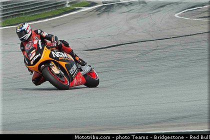 motogp_edwards_007_malaisie_sepang_2013.jpg