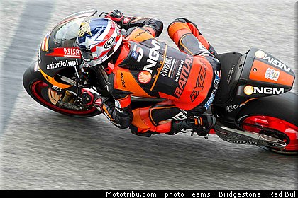 motogp_edwards_008_malaisie_sepang_2013.jpg