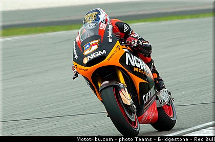 motogp_edwards_009_malaisie_sepang_2013.jpg