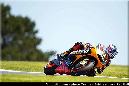 motogp_edwards_0002_australie_philip_island_2013.jpg