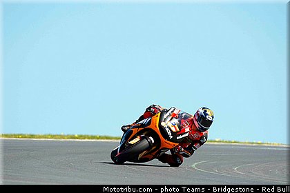 motogp_edwards_0004_australie_philip_island_2013.jpg