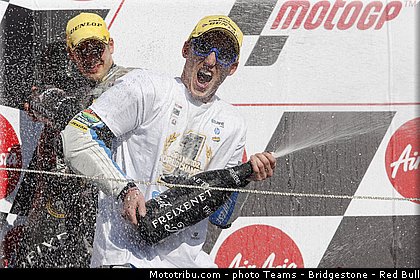 moto2_espargaro_p_017_japon_motegi_2013.jpg