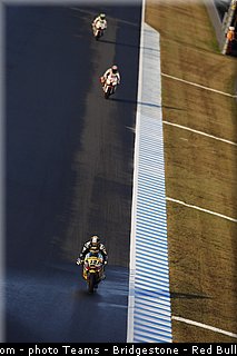 moto2_luthi_005_japon_motegi_2013.jpg