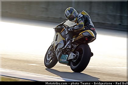 moto2_luthi_006_japon_motegi_2013.jpg