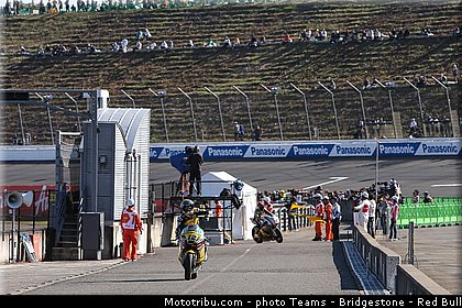 moto2_luthi_009_japon_motegi_2013.jpg