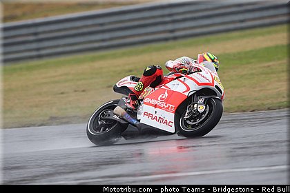 motogp_iannone_006_japon_motegi_2013.jpg