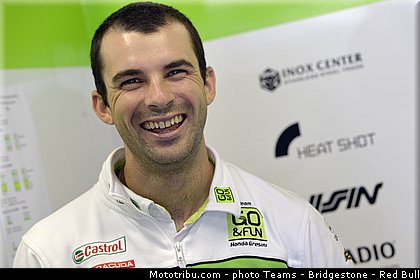 motogp_staring_002_japon_motegi_2013.jpg