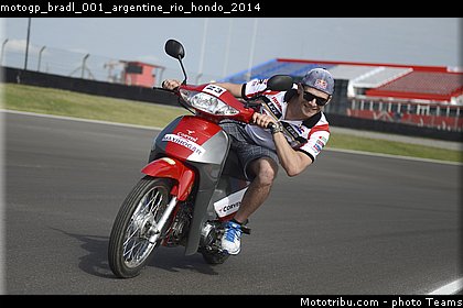 motogp_bradl_001_argentine_rio_hondo_2014.jpg