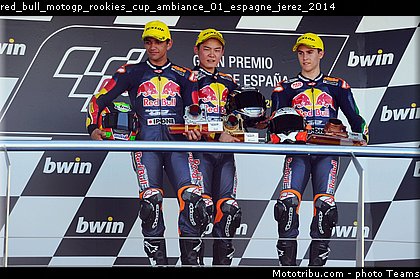 red_bull_motogp_rookies_cup_ambiance_01_espagne_jerez_2014.jpg
