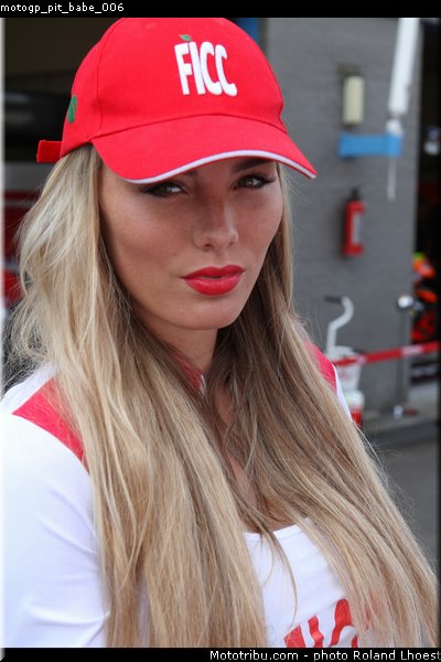 motogp_pit_babe_006