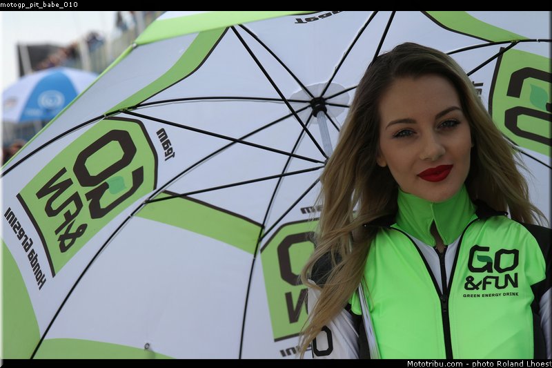 motogp_pit_babe_010