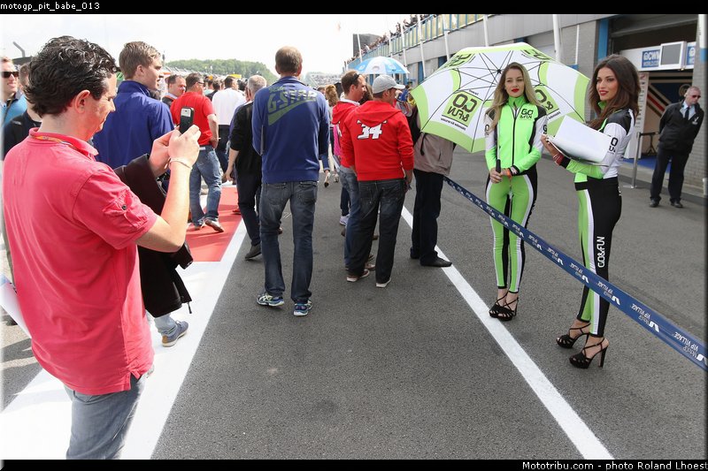 motogp_pit_babe_013