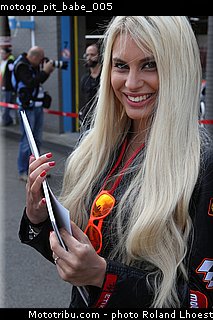 motogp_pit_babe_005.jpg