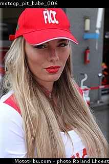 motogp_pit_babe_006.jpg