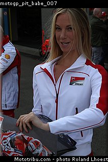 motogp_pit_babe_007.jpg