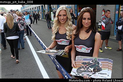 motogp_pit_babe_008.jpg