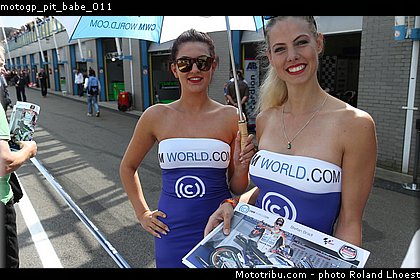motogp_pit_babe_011.jpg