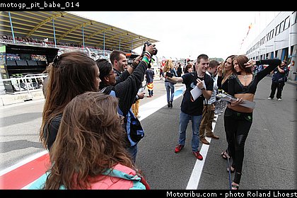 motogp_pit_babe_014.jpg