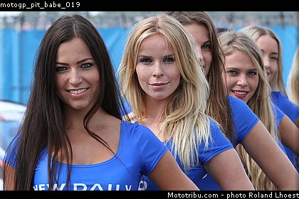 motogp_pit_babe_019.jpg