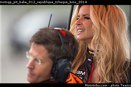motogp_pit_babe_012_republique_tcheque_brno_2014.jpg