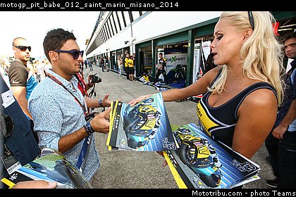 motogp_pit_babe_012_saint_marin_misano_2014.jpg