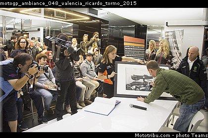 motogp_ambiance_048_valencia_ricardo_tormo_2015.jpg