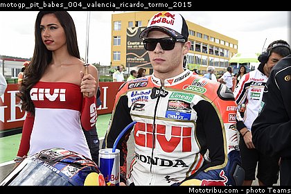 motogp_pit_babes_004_valencia_ricardo_tormo_2015.jpg