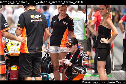 motogp_pit_babes_005_valencia_ricardo_tormo_2015.jpg