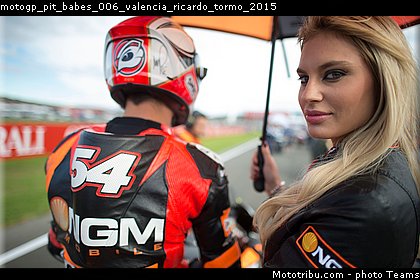 motogp_pit_babes_006_valencia_ricardo_tormo_2015.jpg