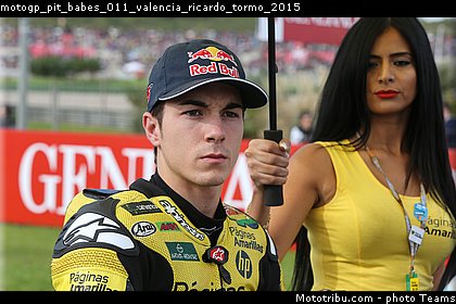 motogp_pit_babes_011_valencia_ricardo_tormo_2015.jpg