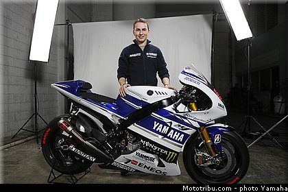 lorenzo_023_team_movistar_yamaha_motogp.jpg