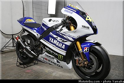 rossi_16_team_movistar_yamaha_motogp.jpg