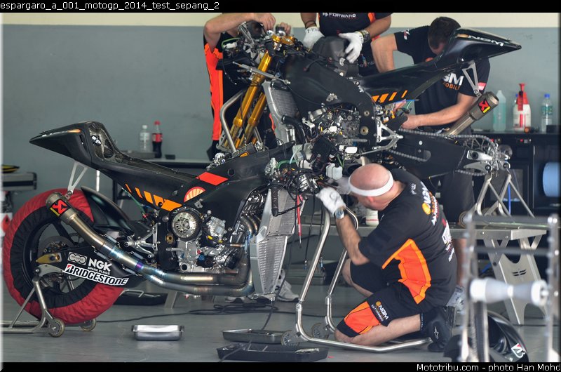 espargaro_a_001_motogp_2014_test_sepang_2