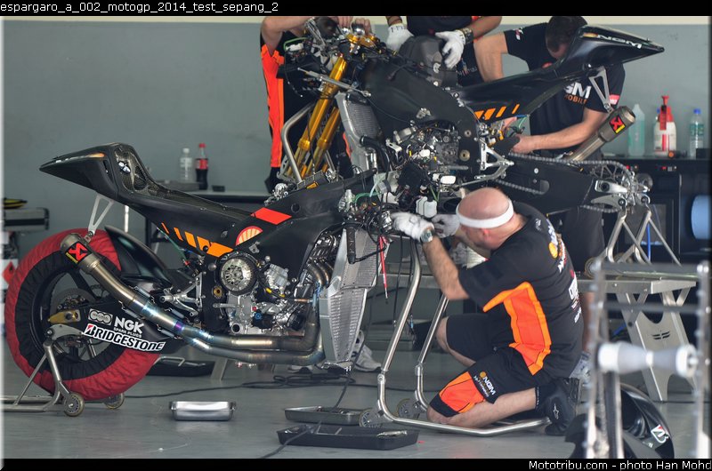 espargaro_a_002_motogp_2014_test_sepang_2