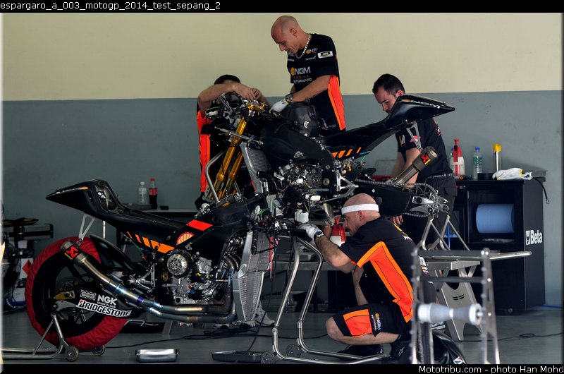 espargaro_a_003_motogp_2014_test_sepang_2