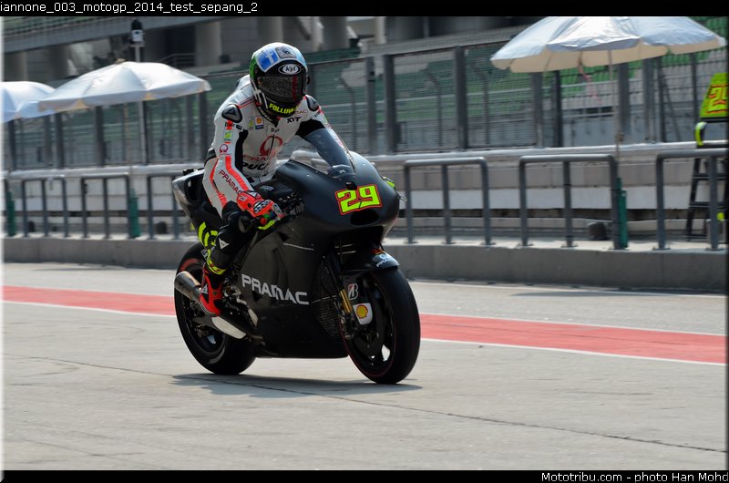 iannone_003_motogp_2014_test_sepang_2