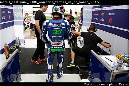 moto3_bastianini_0005_argentine_termas_de_rio_hondo_2015.jpg